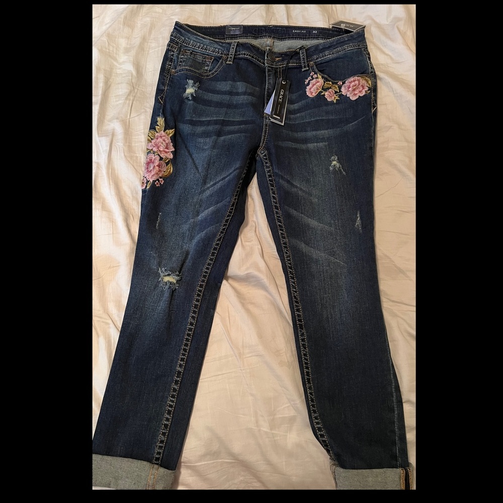 New with tags Grace brand floral embroidered skinny pants